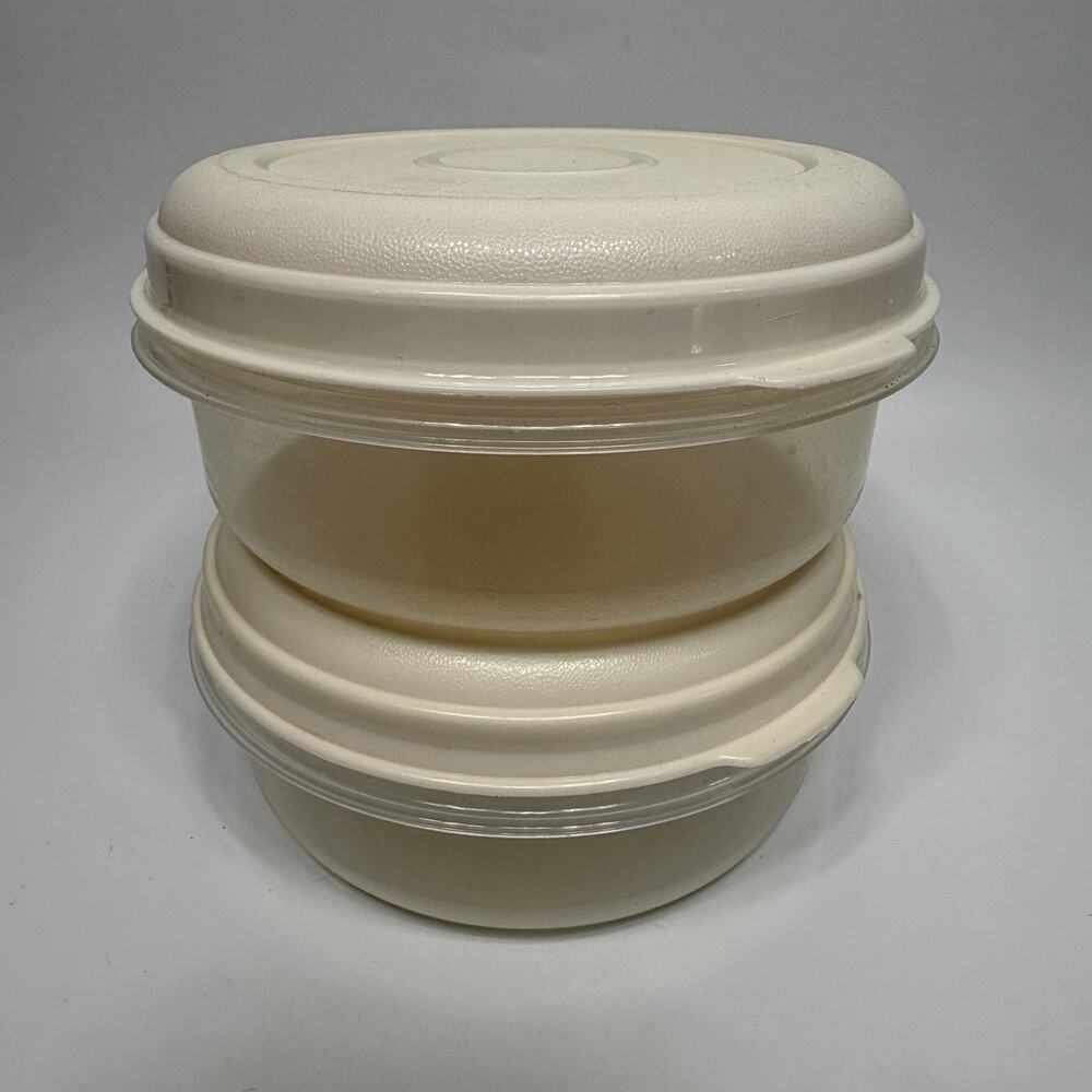 2 Rubbermaid Servin Saver #2 Storage Container Round Almond Lid 1.7 pt 0433